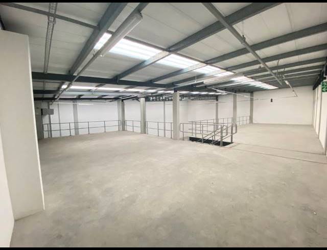 608M² WAREHOUSE TO LET IN STIKLAND INDUSTRIAL